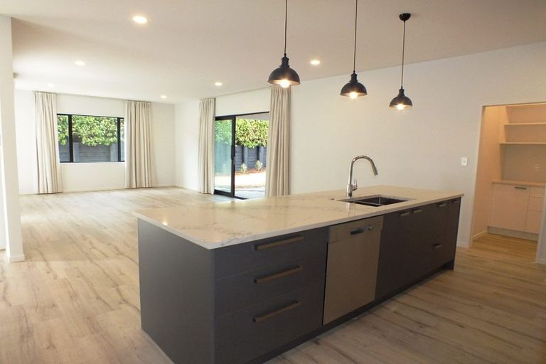 Photo of property in 5 Syd Grant Crescent, Orewa, 0931