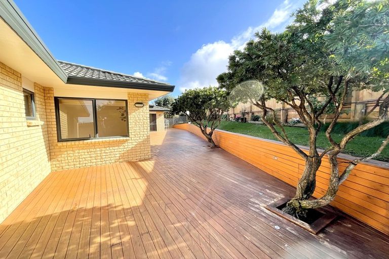 Photo of property in 31 Kath Hopper Drive, Orewa, 0931