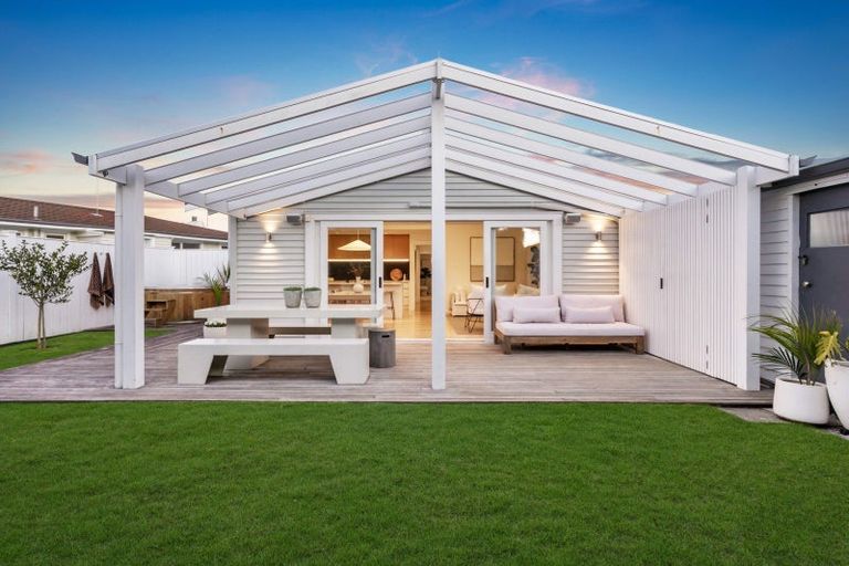 Photo of property in 15 David Street, Bayswater, Auckland, 0622