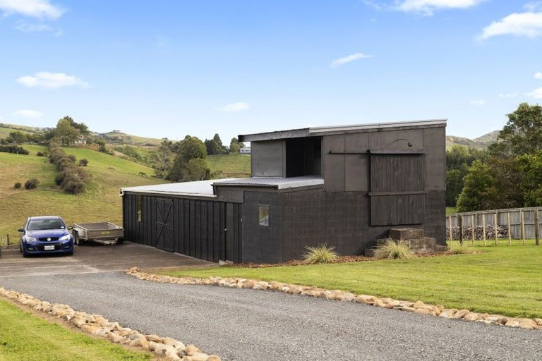 Photo of property in 414 Paparata Road, Bombay, 2675