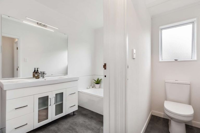 Photo of property in 2/17 Beach Road, Pahurehure, Papakura, 2113