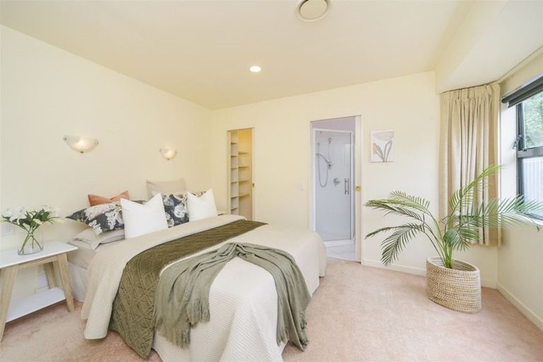 Photo of property in 127 Summerhill Drive, Fitzherbert, Palmerston North, 4410