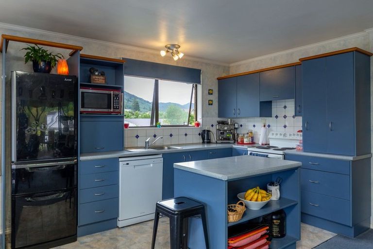 Photo of property in 14 Huia Street, Waikawa, Picton, 7220