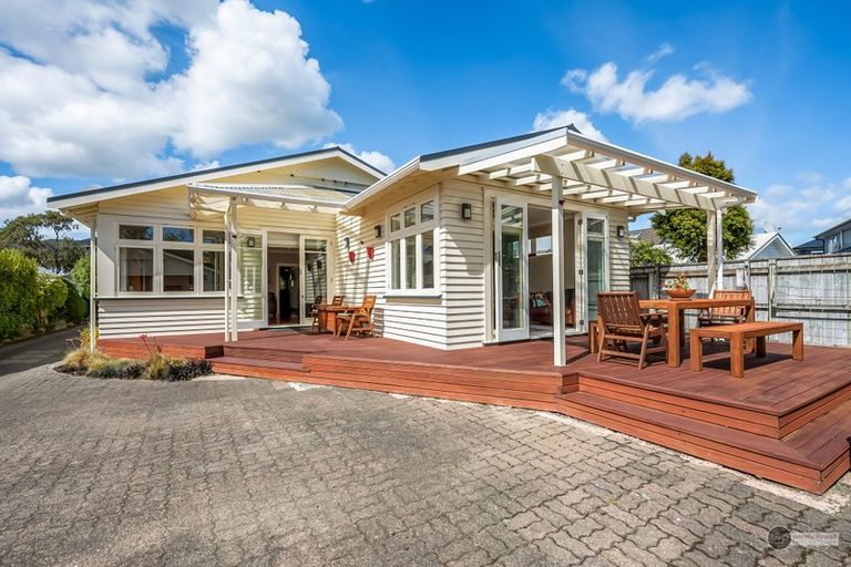 Photo of property in 5-7 Mahoe Street, Eastbourne, Lower Hutt, 5013