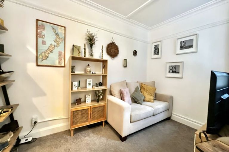 Photo of property in 1/246 Oriental Parade, Oriental Bay, Wellington, 6011