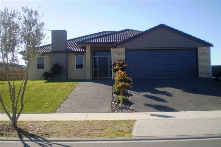 Photo of property in 37 Gibson Place, Papamoa Beach, Papamoa, 3118