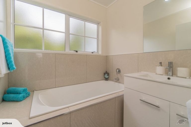 Photo of property in 2/73 Botany Road, Botany Downs, Auckland, 2010