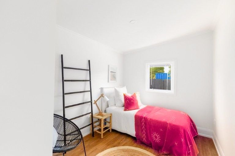 Photo of property in 2/117 Foremans Road, Islington, Christchurch, 8042