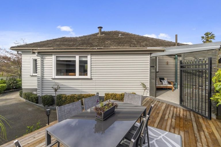 Photo of property in 2 Buisson Glade, West Harbour, Auckland, 0618