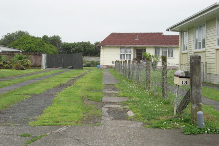 Photo of property in 13 Comet Crescent, Mangere, Auckland, 2022