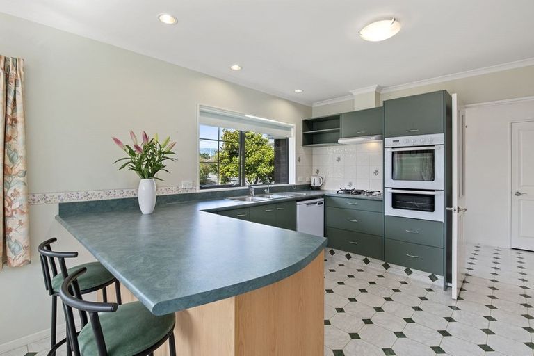 Photo of property in 52 Campion Road, Waikanae Beach, Waikanae, 5036