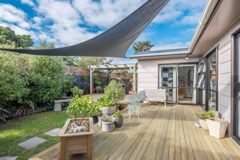 Photo of property in 5 Bahama Crescent, Paraparaumu Beach, Paraparaumu, 5032