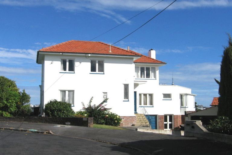 Photo of property in 92 Stanley Point Road, Stanley Point, Auckland, 0624