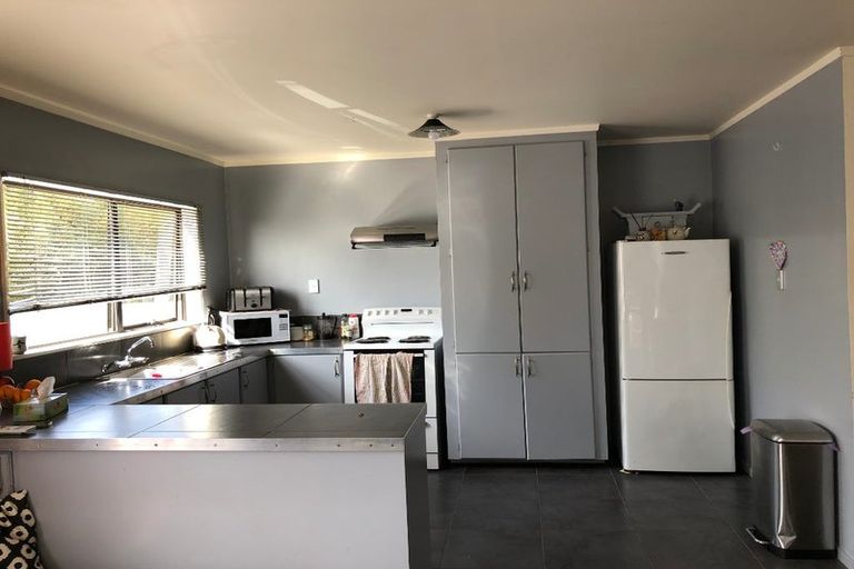 Photo of property in 2/15 Simpson Road, Ranui, Auckland, 0612