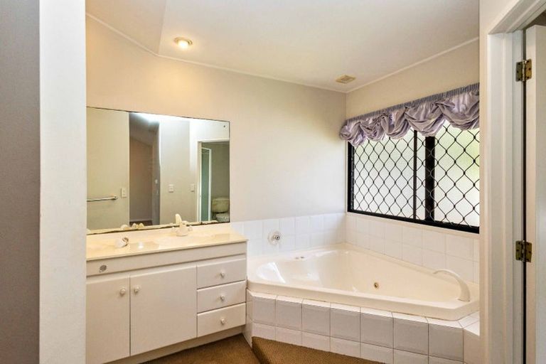 Photo of property in 20 Gillard Place, Eastern Beach, Auckland, 2012