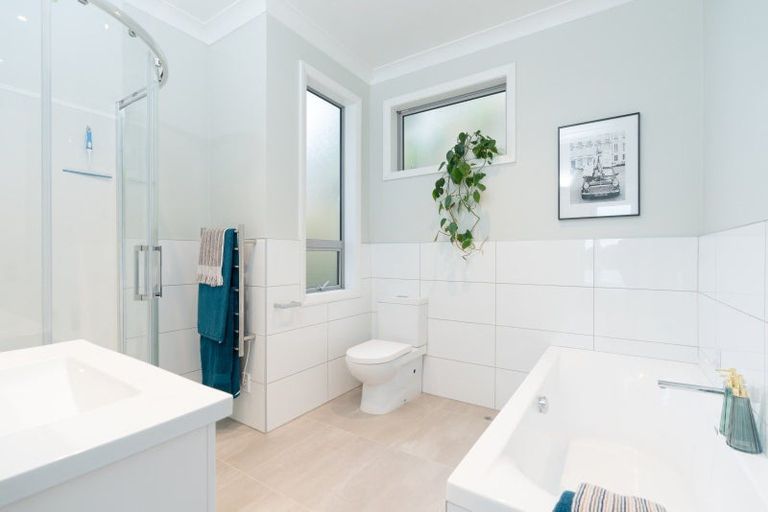 Photo of property in 118a Nicholson Road, Khandallah, Wellington, 6035