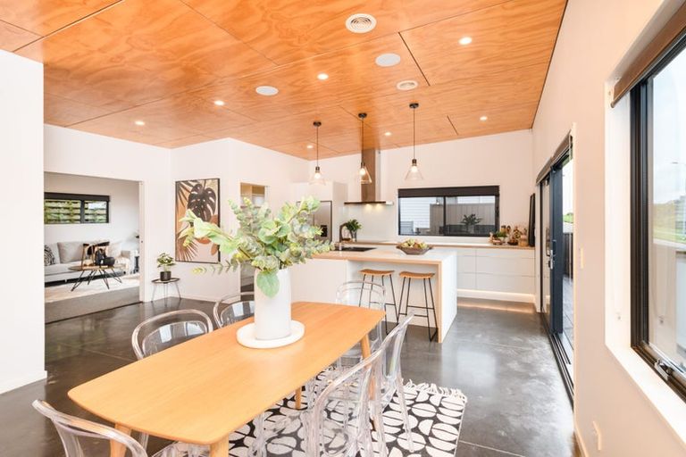 Photo of property in 125 Cashmere Drive, Fitzherbert, Palmerston North, 4410