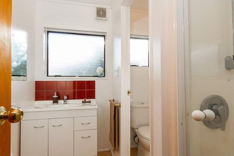 Photo of property in 81 Astley Avenue, New Lynn, Auckland, 0600