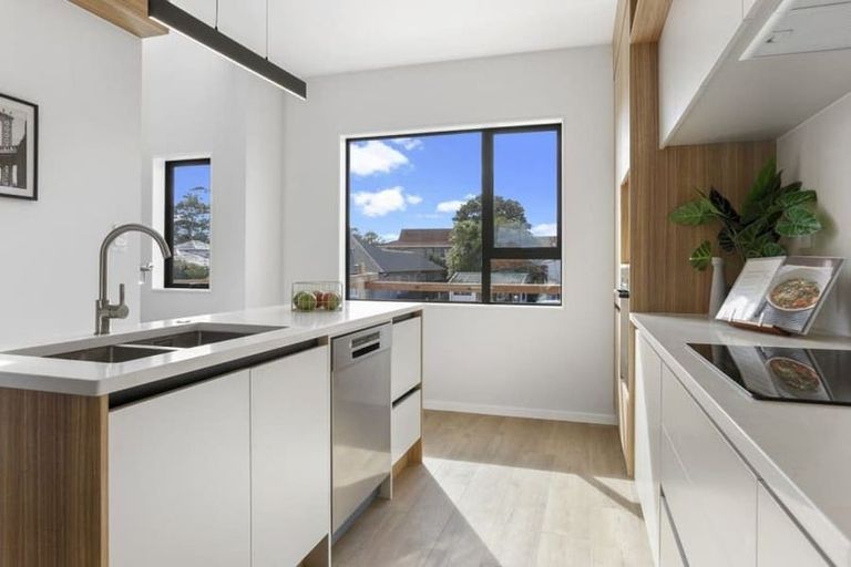 Photo of property in 2/1 Egremont Street, Belmont, Auckland, 0622