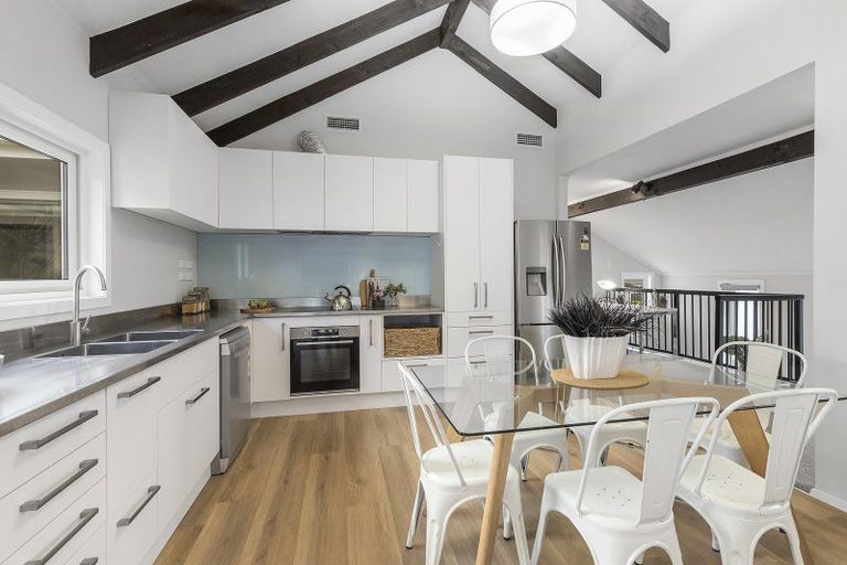 Photo of property in 17 John Witton Drive, Crofton Downs, Wellington, 6035