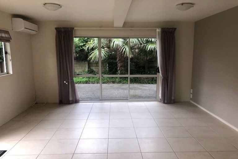 Photo of property in 3/4a Corrella Road, Belmont, Auckland, 0622