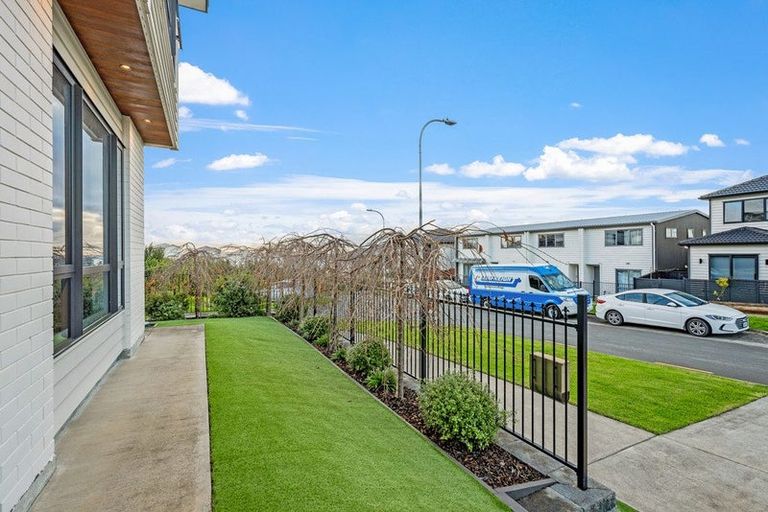 Photo of property in 25 Lime Hill Rise, Flat Bush, Auckland, 2019
