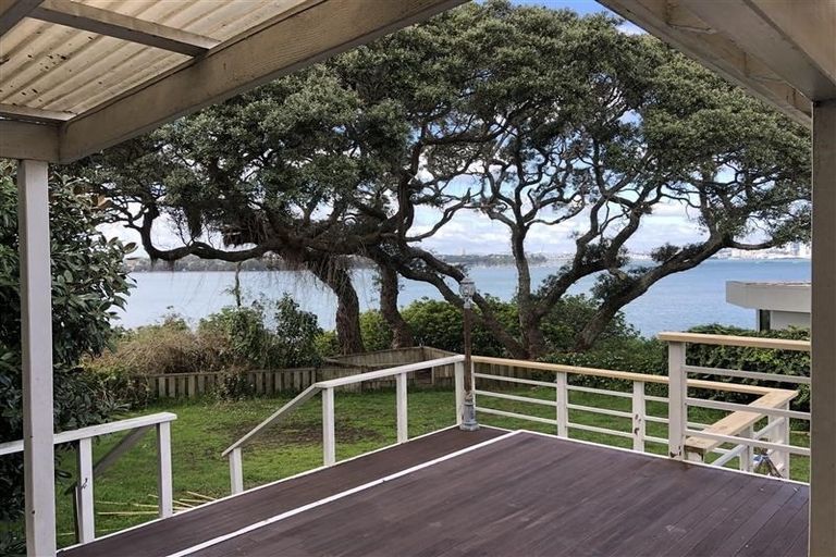 Photo of property in 77 Sylvan Avenue, Northcote, Auckland, 0627