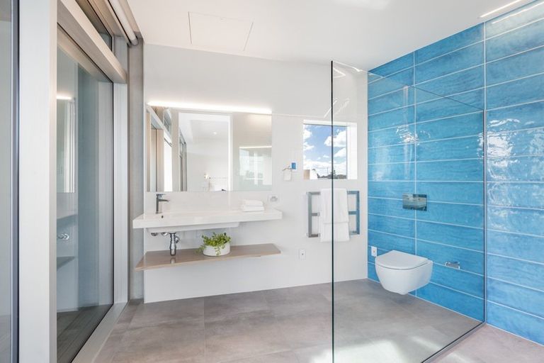 Photo of property in 10 Martingale Lane, One Tree Point, 0118