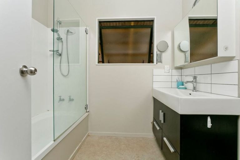 Photo of property in 3/6 Helena Street, Massey, Auckland, 0614