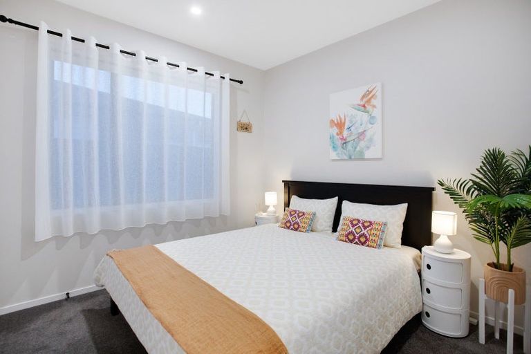 Photo of property in 12 Tarras Road, Kumeu, 0810