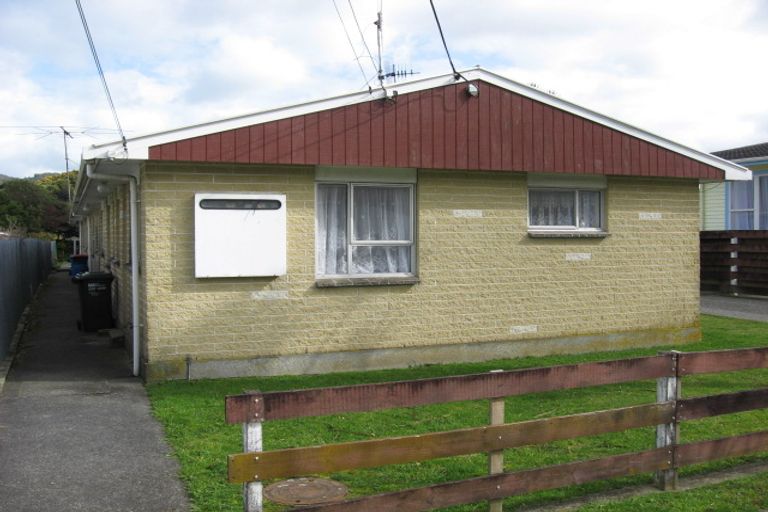 Photo of property in 13a Wellington Road, Wainuiomata, Lower Hutt, 5014