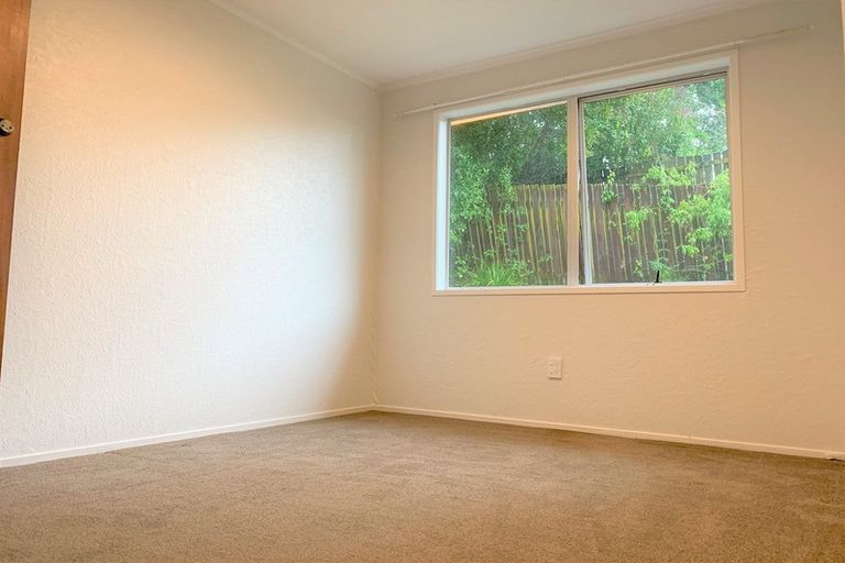 Photo of property in 14 Kilcar Place, Massey, Auckland, 0614