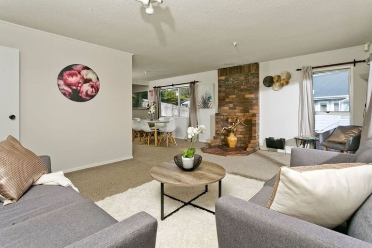 Photo of property in 1/136 Lynn Road, Bayview, Auckland, 0629