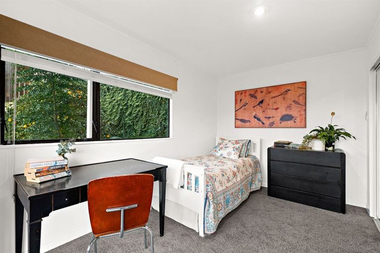 Photo of property in 2/6 Braemar Road, Rothesay Bay, Auckland, 0630