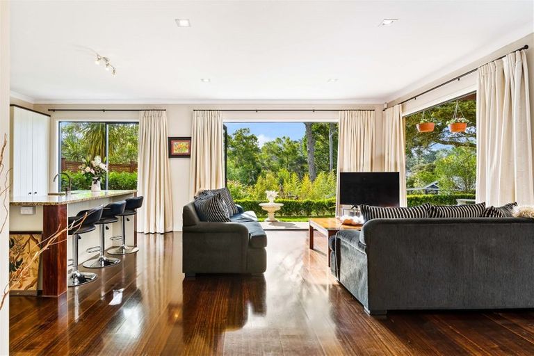 Photo of property in 32 The Avenue, Albany, Auckland, 0632