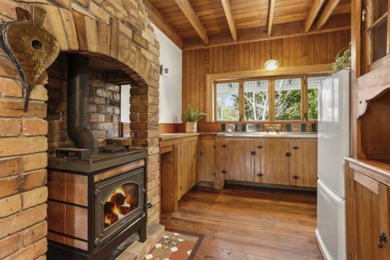 Photo of property in 41 Taupaki Road, Taupaki, Henderson, 0782