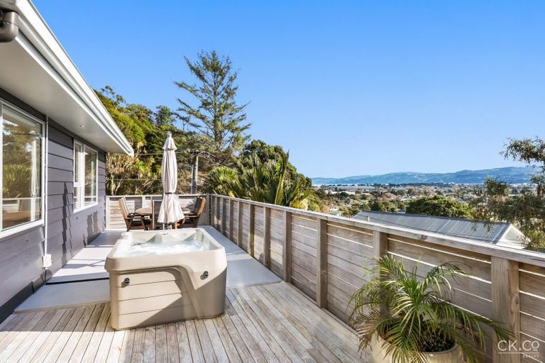 Photo of property in 212 Whites Line East, Waiwhetu, Lower Hutt, 5010