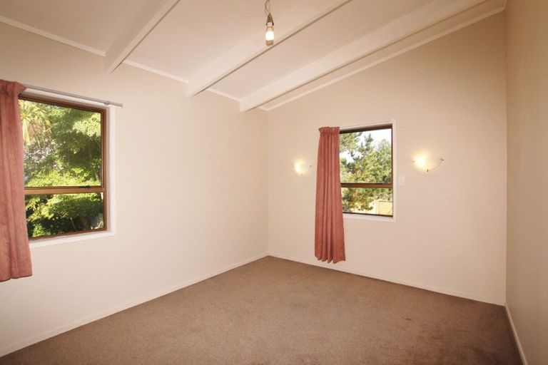Photo of property in 15 Stephen Avenue, Henderson, Auckland, 0610