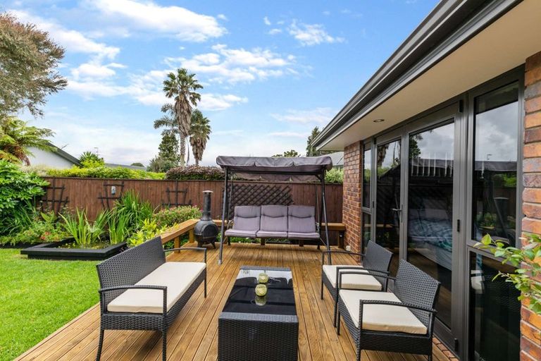 Photo of property in 13 Breaker Grove, Waiuku, 2123