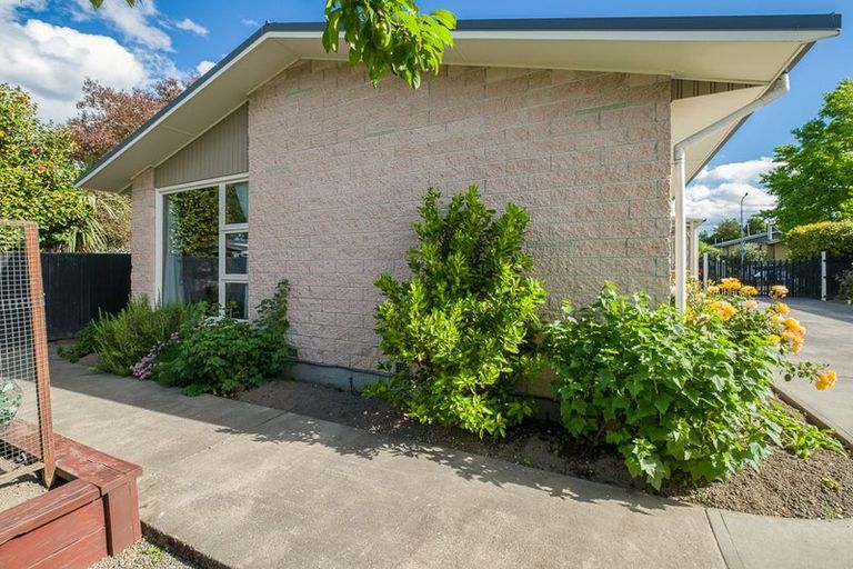 Photo of property in 72 Woodbury Street, Russley, Christchurch, 8042