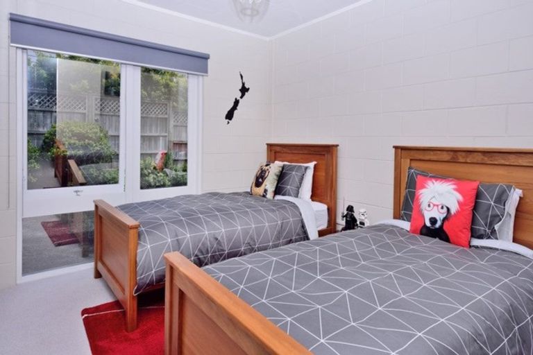Photo of property in 2/30 Castor Bay Road, Castor Bay, Auckland, 0620