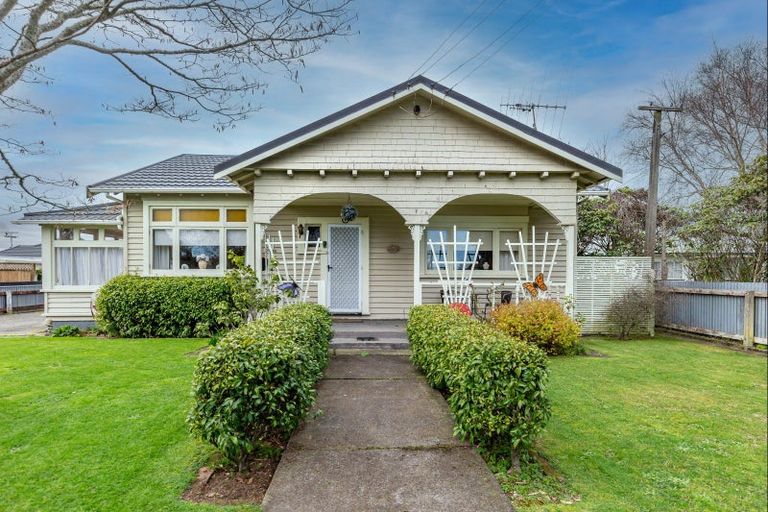 Photo of property in 48 Queenwood Road, Levin, 5510