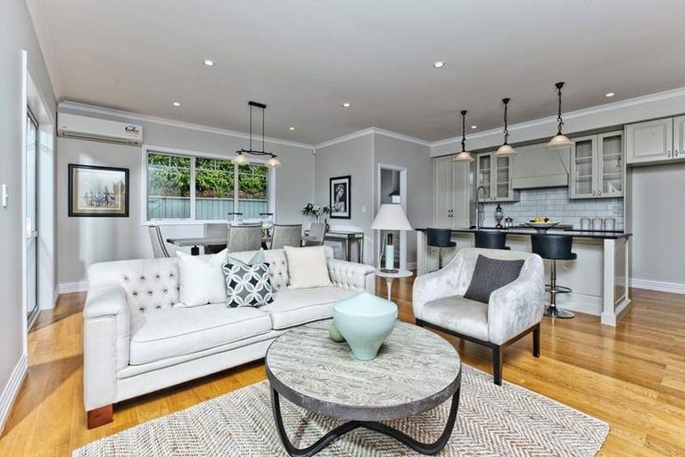 Photo of property in 15 Te Oneroa Way, Long Bay, Auckland, 0630