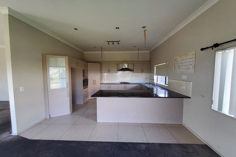 Photo of property in 20 Fairchild Avenue, Goodwood Heights, Auckland, 2105