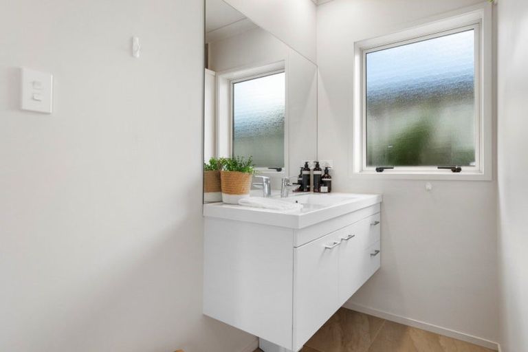 Photo of property in 5 Harmens Way, Greerton, Tauranga, 3112