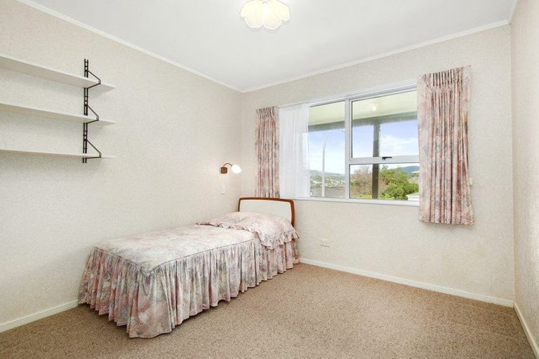 Photo of property in 32 Turriff Crescent, Tawa, Wellington, 5028