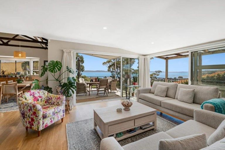 Photo of property in 2 Leal Place, Manly, Whangaparaoa, 0930