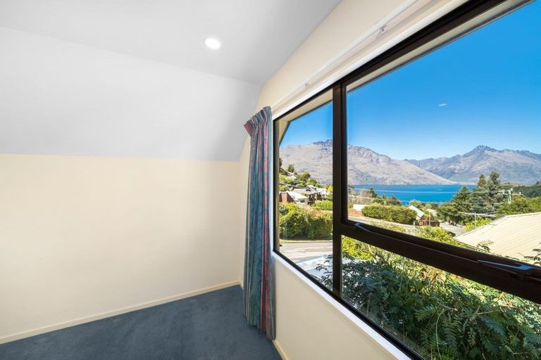 Photo of property in 2a Wye Place, Fernhill, Queenstown, 9300