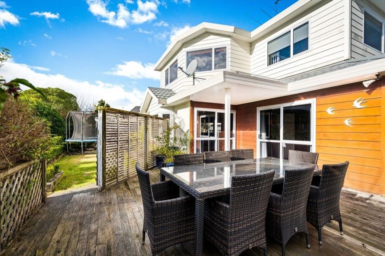 Photo of property in 16 Kingfisher Close, Brown Owl, Upper Hutt, 5018