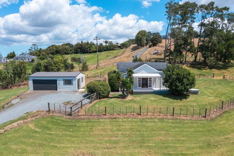 Photo of property in 72 Pebble Brook Road, Waitoki, 0994